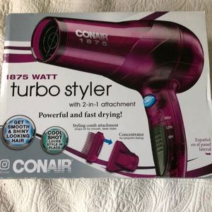 Blow dryer with 2 in 1 attachment